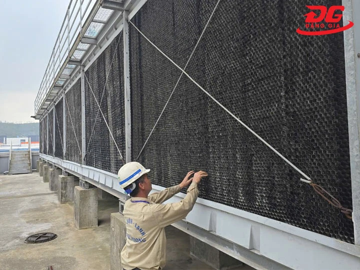 nhiệt độ nước tháp giải nhiệt tăng cao khiến sửa chữa liên miên