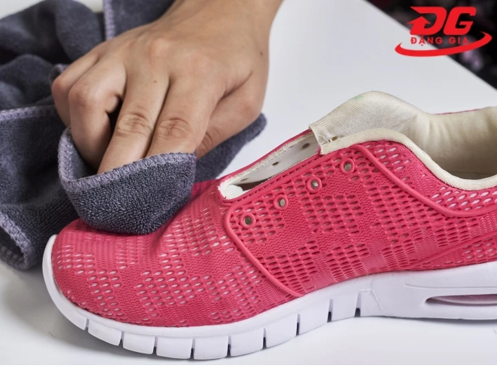 nhuom-giay-adidas-20