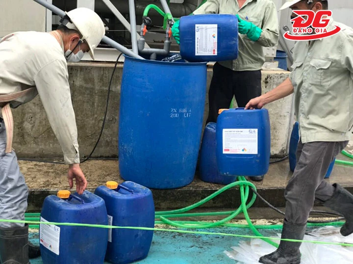 pha hóa chất tháp giải nhiệt