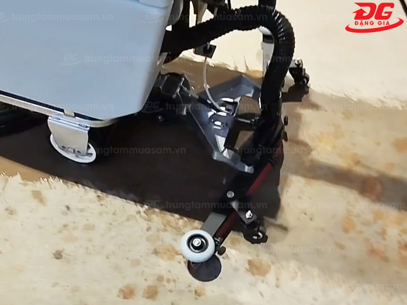 Supper Clean SC2A tích hợp tính năng hút nước