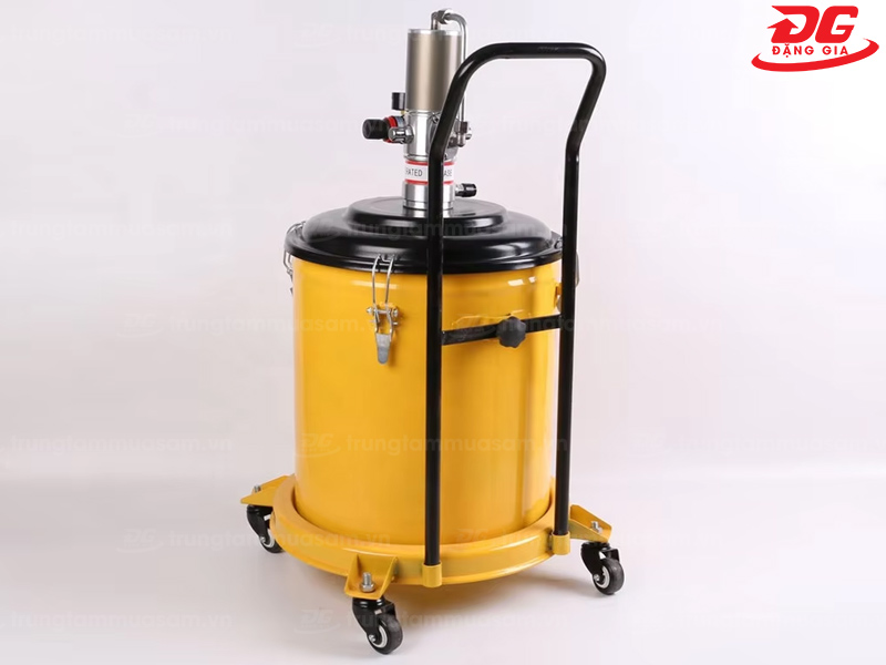 Tay xách và bánh xe di chuyển của máy