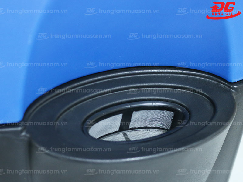 Vị trí châm nước sạch vào thùng chứa