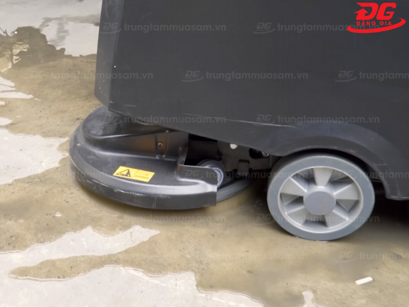 Chổi chà xoay tốc độ cao, cho khả năng làm sạch vượt trội