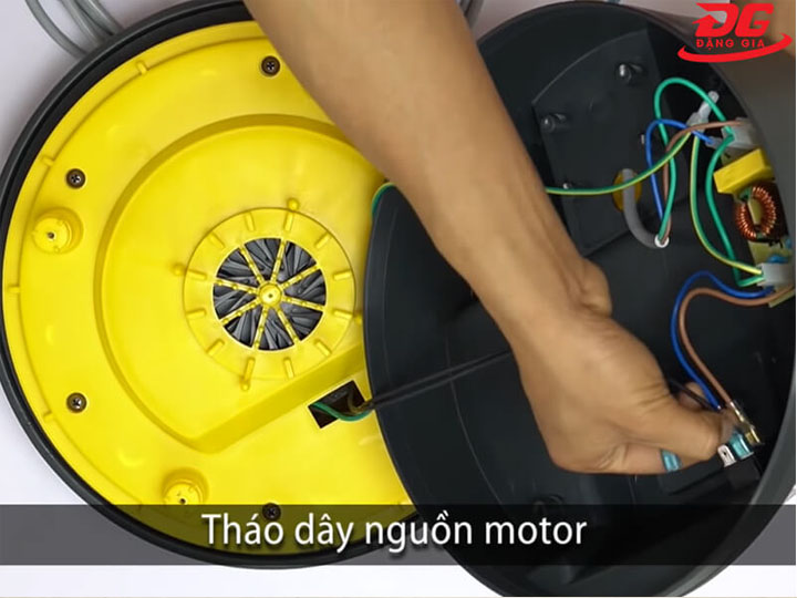 Tháo dây nguồn