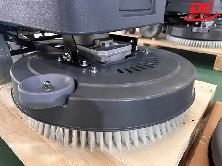 Máy chà sàn công nghiệp Kumisai KMS 65B làm sạch nhanh