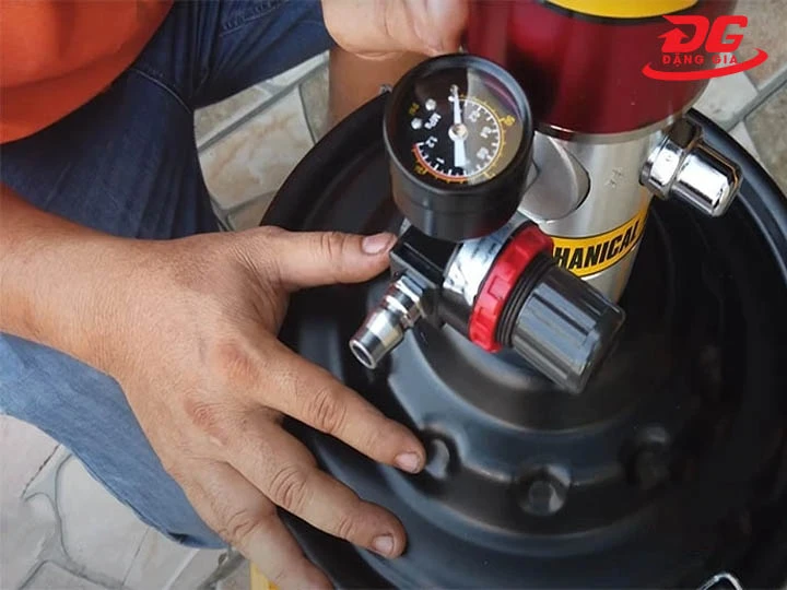 bán đồng hồ điều áp cho máy bơm mỡ