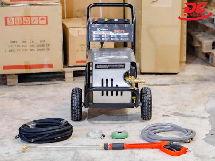 Máy xịt rửa xe Kumisai 20M36-7.5T4 kiểu dáng gọn