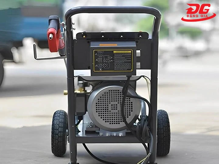 Máy rửa xe Lutian 3600PSI - 7.5T4 thiết kế chắc