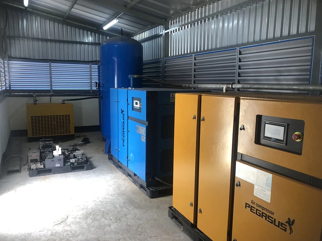 Bàn giao máy khí nén trục vít Pegasus và bình chứa khí 1000L cho nhà xưởng điện tử