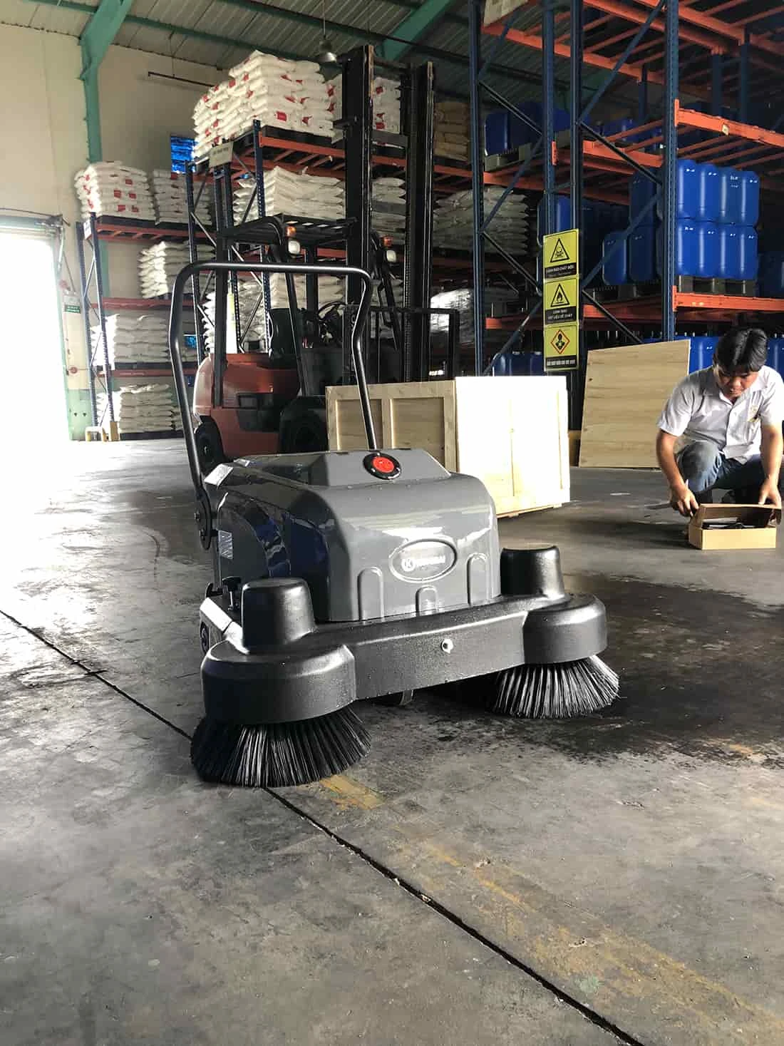 xe-quet-rac-day-tay-kumisai-kms-s3-sau-khi-test-xong-kha-nang-phun-nuoc