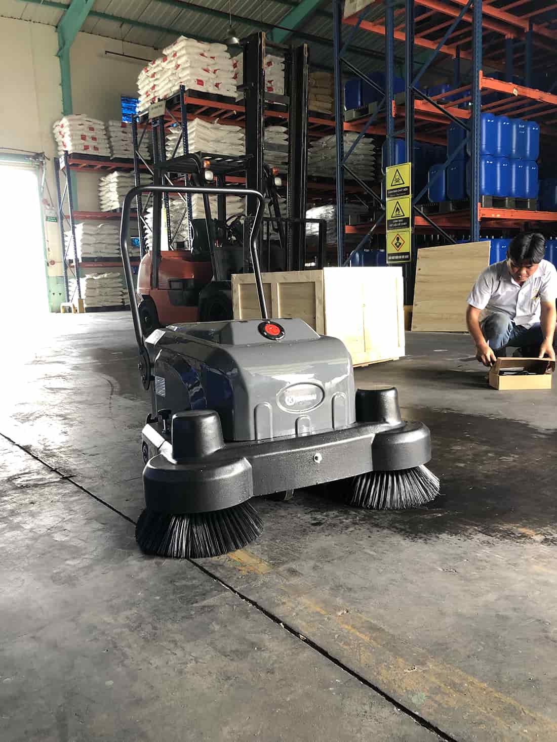 xe-quet-rac-day-tay-kumisai-kms-s3-sau-khi-test-xong-kha-nang-phun-nuoc