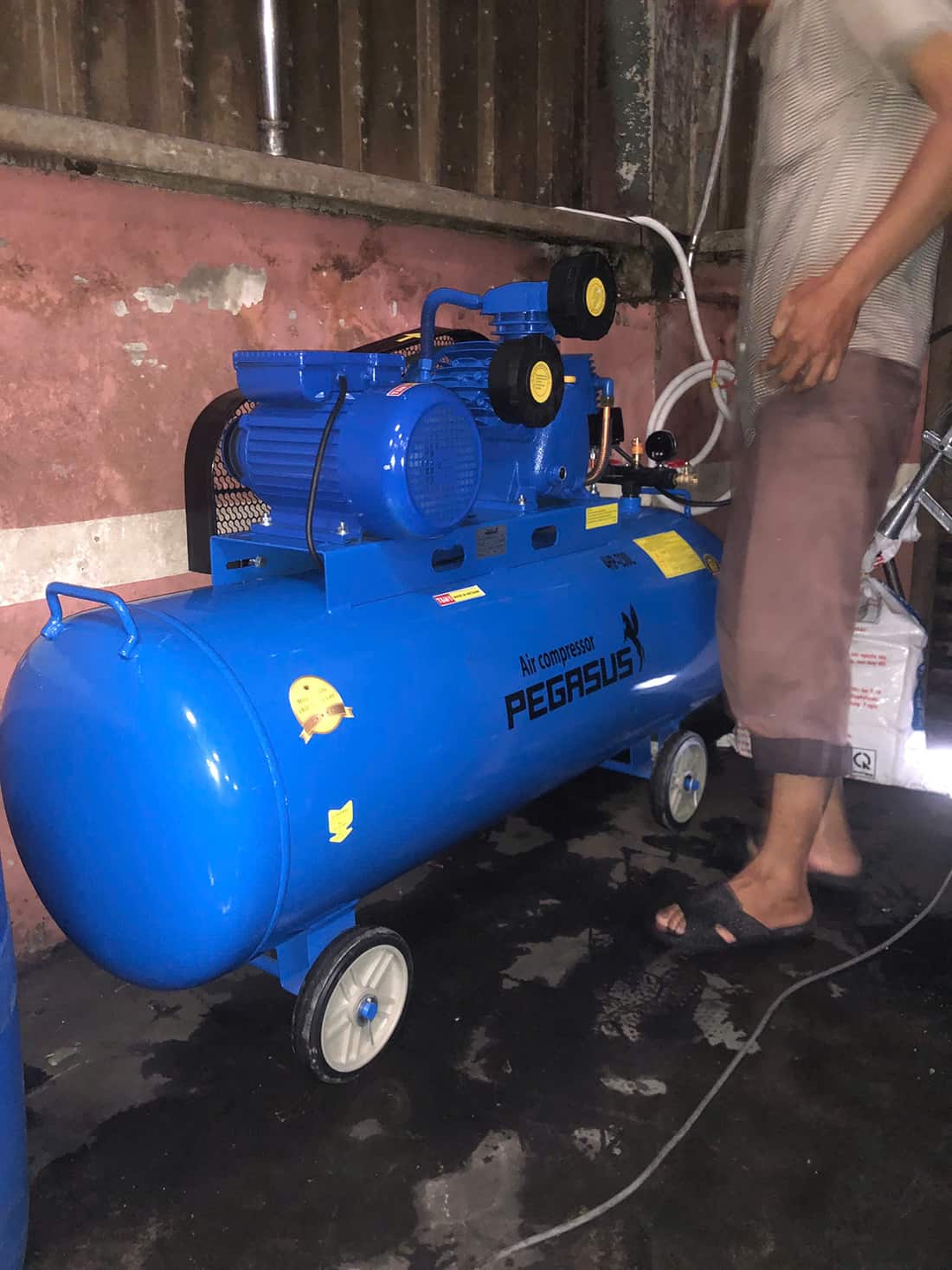 khach-hang-van-hanh-thu-may-nen-pegasus-4hp-230l-sau-khi-lap-dat