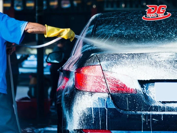 Rửa xe Bình Tân