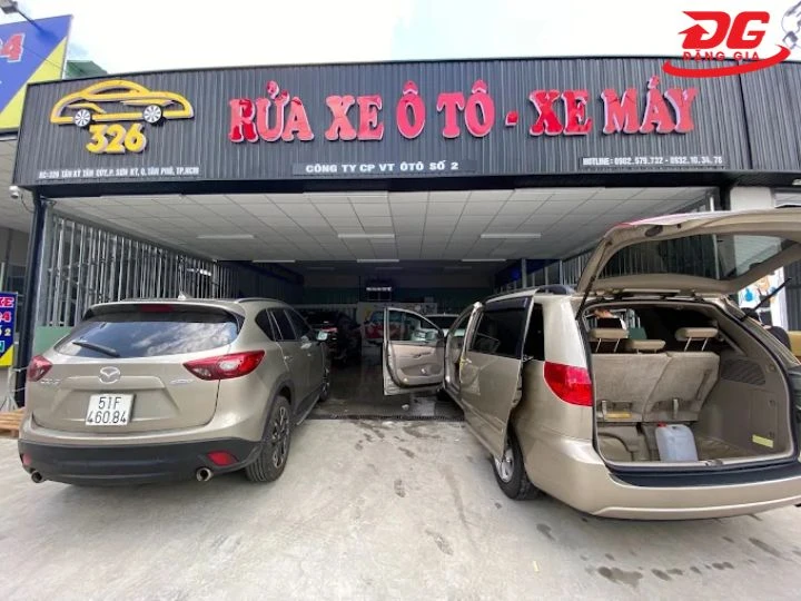 Rửa xe quận Tân Phú rửa siêu nhanh