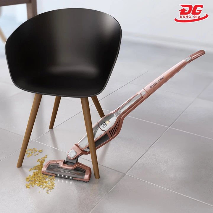 dùng máy hút bụi Electrolux