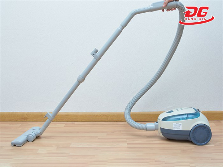 sử dụng máy hút bụi Sanyo