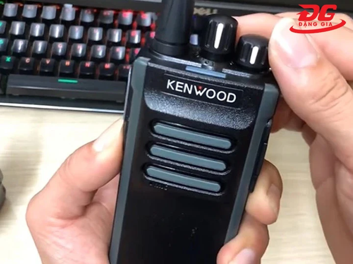 Tắt/mở bộ đàm Kenwood