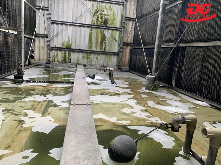 Tẩy rửa cặn bẩn, rong rêu bám trên tấm tản nhiệt