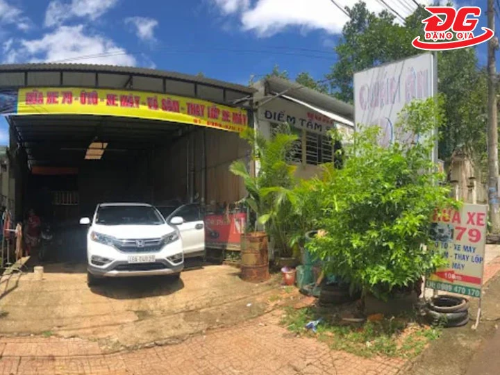 Tiệm rửa xe 79