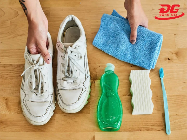 Chuẩn bị trước khi vệ sinh giày