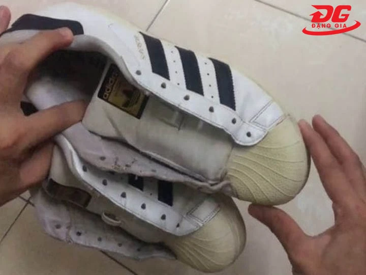 Kiểm tra chất liệu giày Ultra Boost