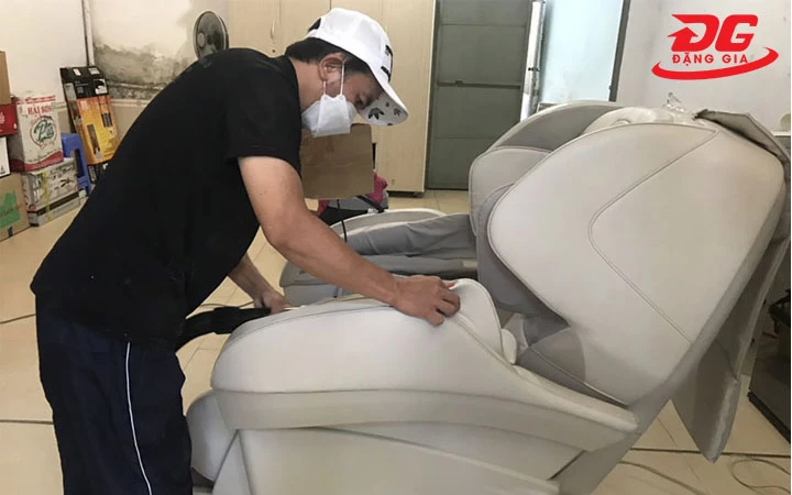 làm sạch ghế massage