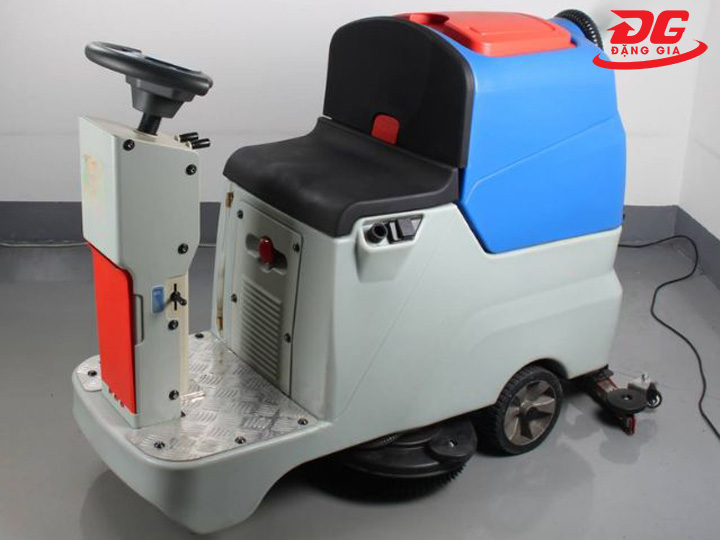 Máy đánh sàn ngồi lái Sauber SBR 65B