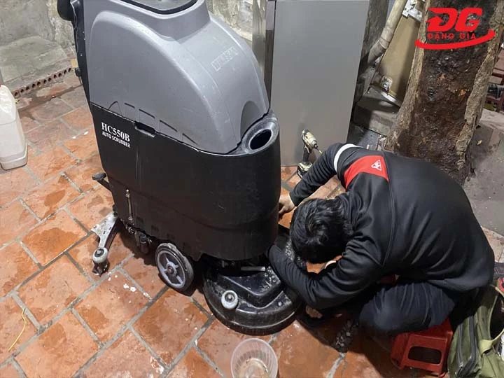 Máy bị nóng bất thường khi sạc