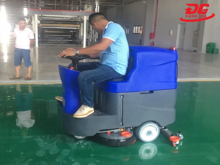 sử dụng ắc quy máy chà sàn