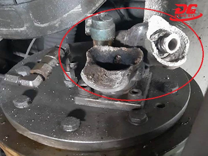 Van áp suất xuống cấp