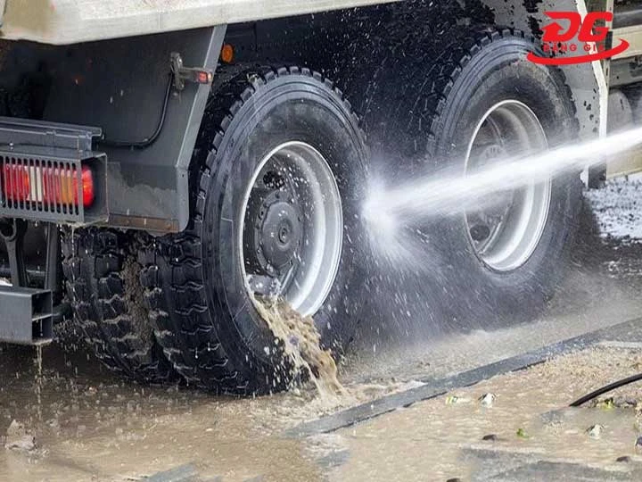 máy rửa xe tải dòng nước mạnh mẽ
