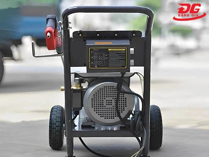 Máy rửa xe 7.5kW kết cấu chắc chắn