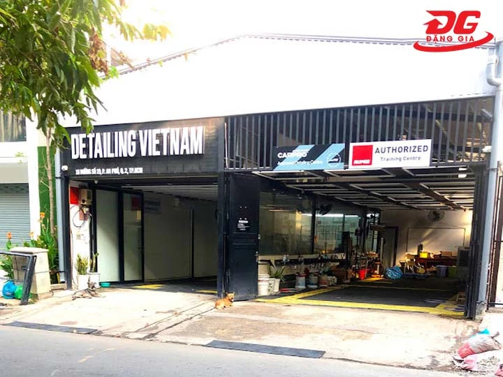 Detailing Vietnam