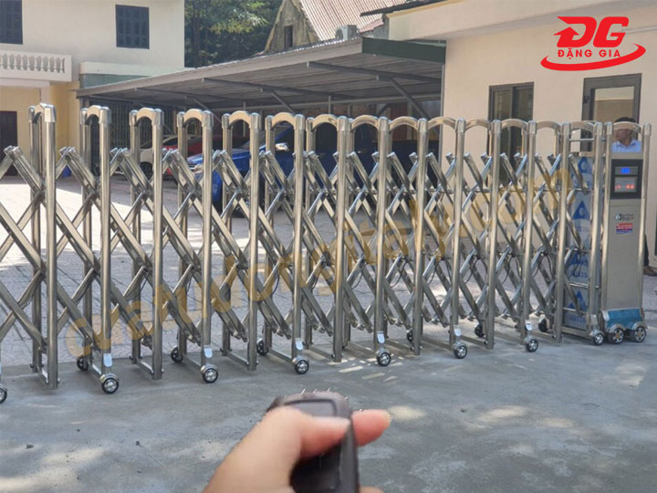 ưu điểm của bộ điều khiển cổng xếp nhanh tiện lợi  