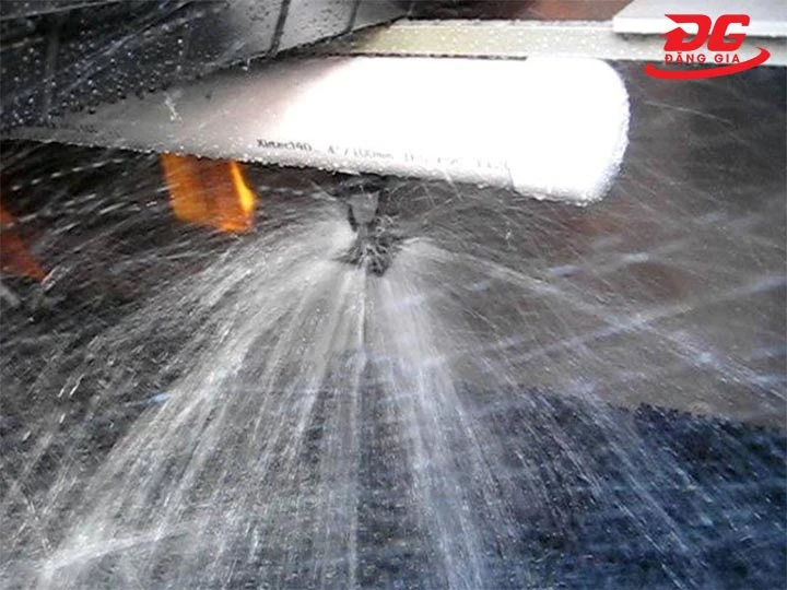 Nhiệm vụ của tháp giải nhiệt trong hệ thống lạnh