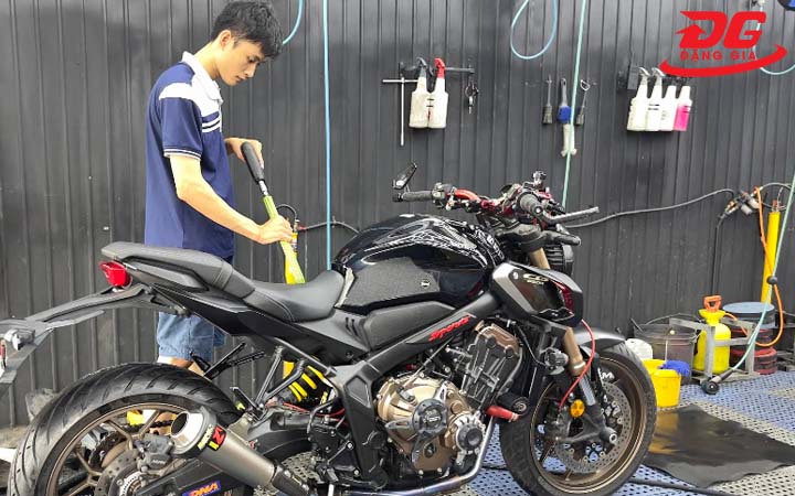 Rửa xe Hiếu