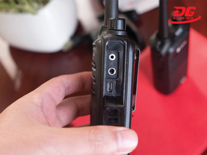 Tùy chỉnh mức âm thanh nhanh chóng bộ đàm HYT