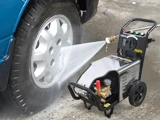 Máy rửa xe cao áp