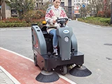 Xe quét rác ngồi lái