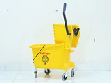 Xe vắt nước lau nhà
