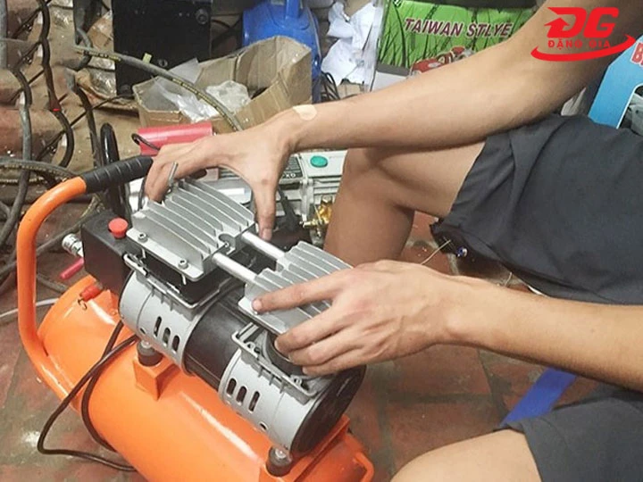 Van kẹt khiến máy nén khí không vào hơi