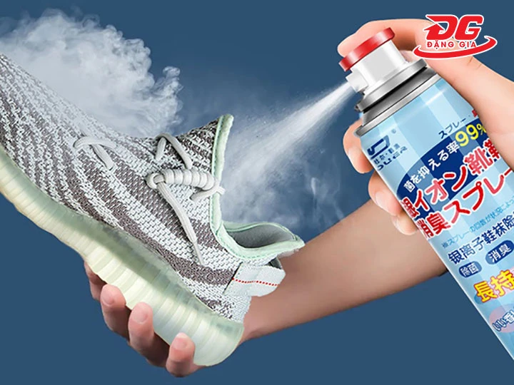 dùng xịt khử mùi giày Adidas