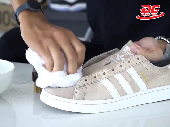 lau khô Giày Adidas da lộn