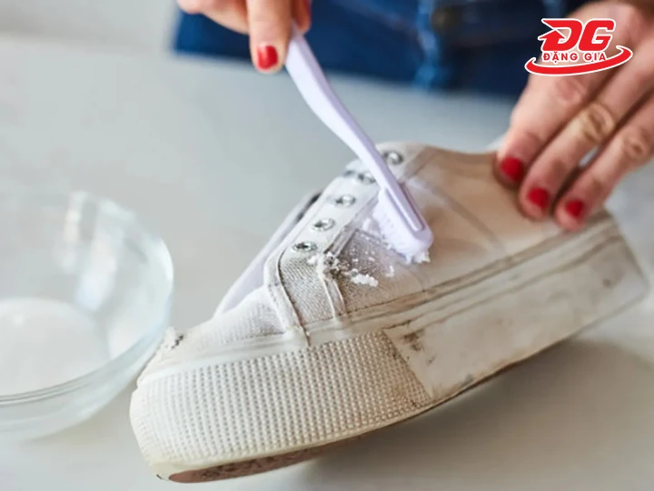 Lưu ý khi vệ sinh giày Adidas