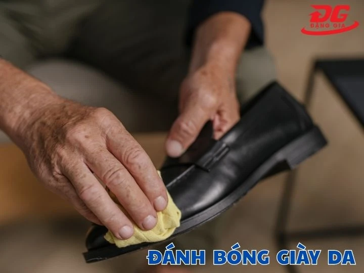 Vệ sinh giày da ở Bình Thạnh