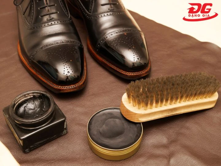Dịch Vụ Vệ Sinh Giày Ở Bình Thạnh - Sạch Như Mới, Giá Hợp Lý