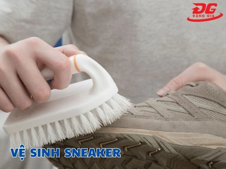 Vệ sinh giày Sneaker ở Bình Thạnh