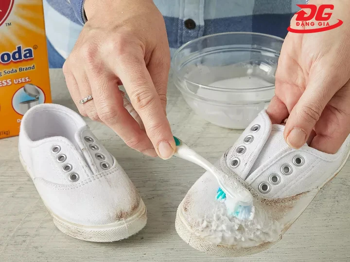 Vệ sinh giày sneaker canvas
