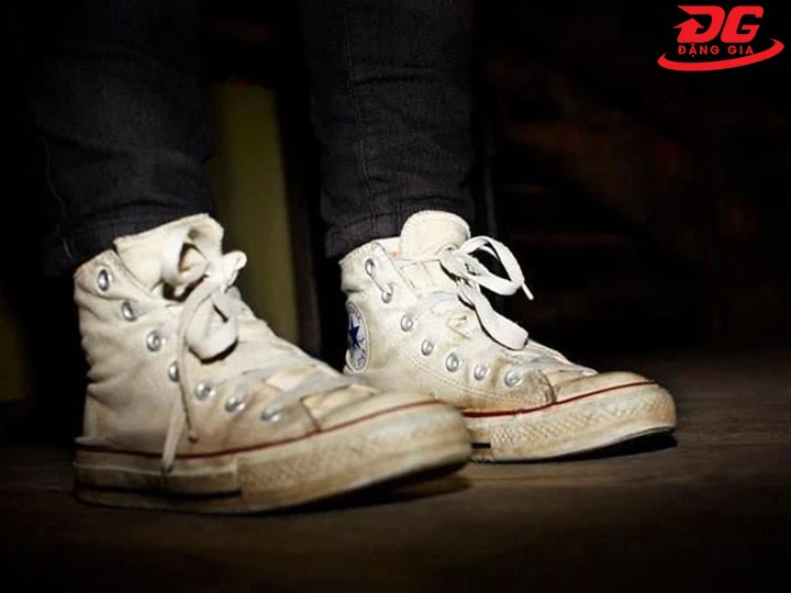 Vệ sinh giày tại Hà Nội bị bẩn