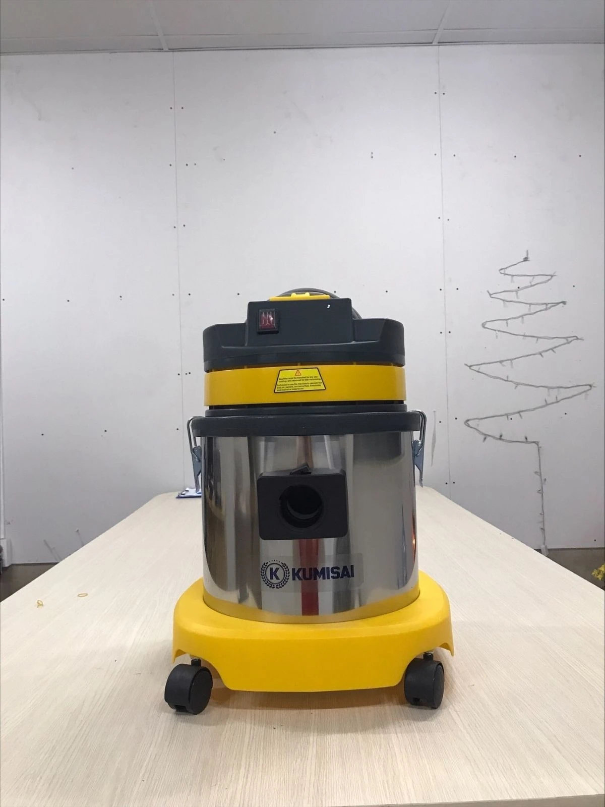 Xưởng nội thất An Phát nhận bàn giao máy hút bụi mini Kumisai 15L 1